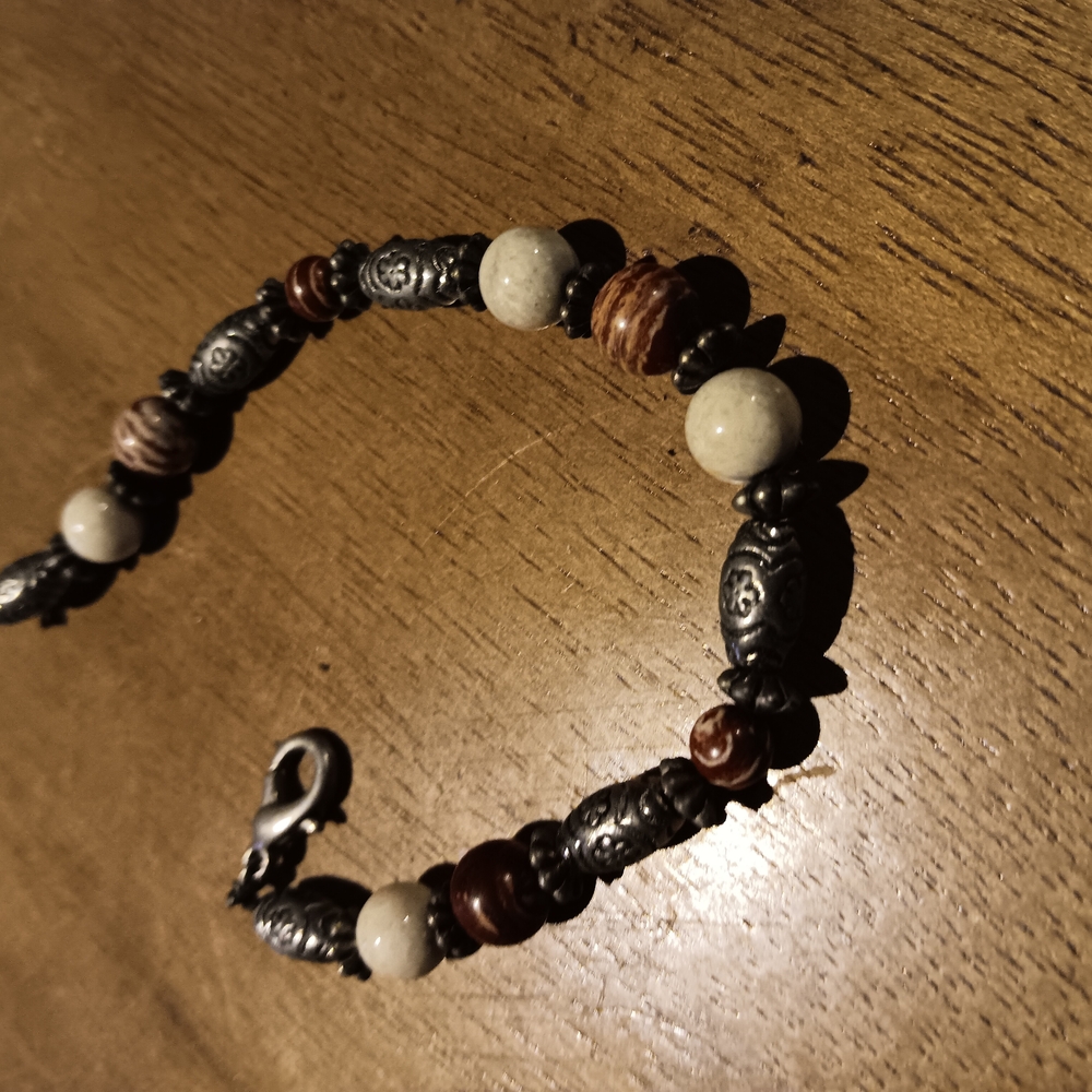 Elegant Beaded Bracelet with Silver and Brown Tones